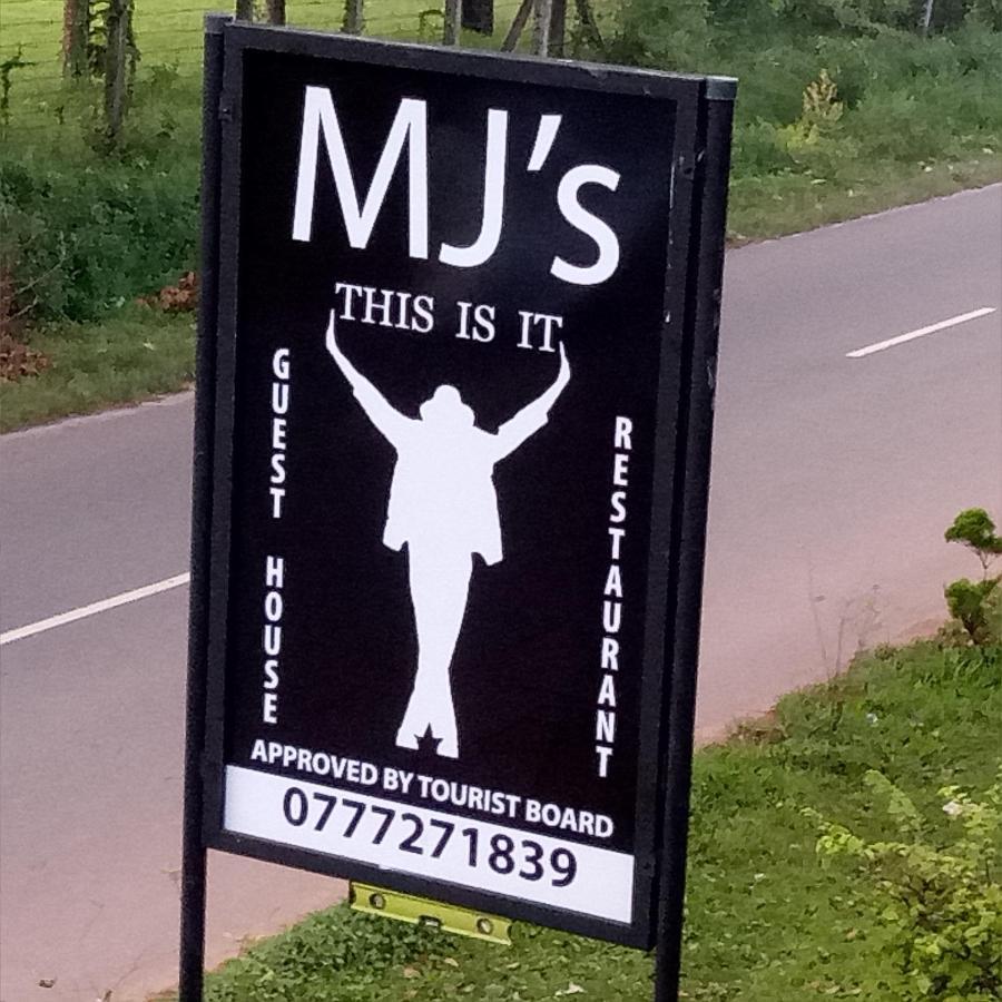 This Is It Airport Hotel And Restaurant Negombo Exterior foto